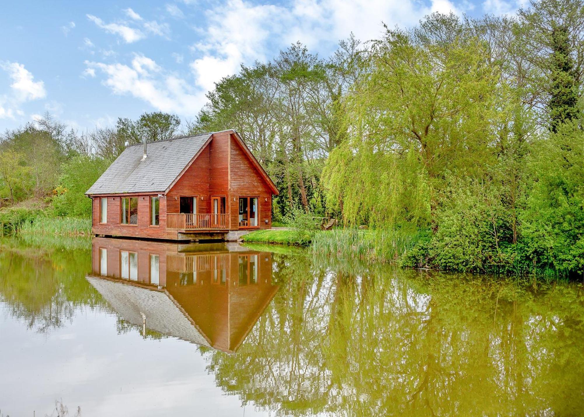 Anglesey Lakeside Lodges Menai Bridge Exterior foto